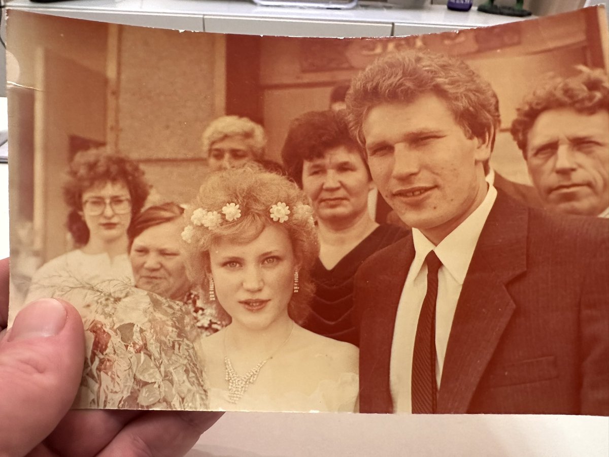 Бабуля отдала свадебные фото родителей. Красивые такие