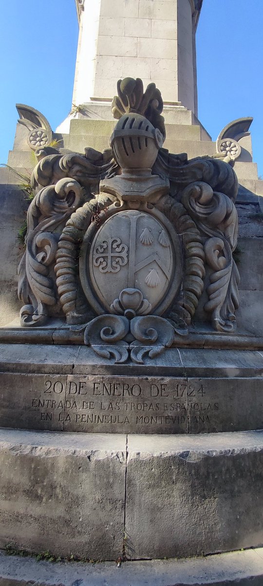 cacocash's tweet photo. @DMoreirauy Monumento a Zabala en su propia plaza https://t.co/E2LJXaFAg3