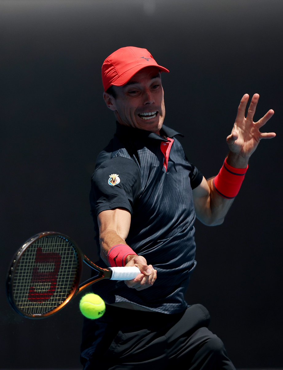 Nos despedimos de Australia antes de lo deseado. Con ganas de apretar las tuercas que necesito 🛠️ Trabajo y humildad Saying bye to Australia earlier than expected. That’s also part of the game. Work and humility #RobertoBautistaAgut 📷@AustralianOpen @GettyImages DTraynor