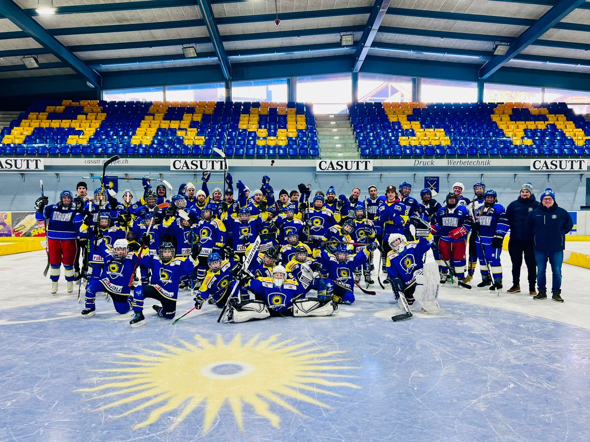 Nachwuchs mit Derbysieger am EHC Arosa-Skateathon

Mit besserer Gefühlslage lässt sich ein Skateathon nicht absolvieren. Die Spieler der 1. Mannschaft fliegen nach dem grossartigen Erfolg über Chur zusammen mit den Aroser Kids übers Eis.

ehcarosa.ch/news/?article=…

Hopp Arosa!