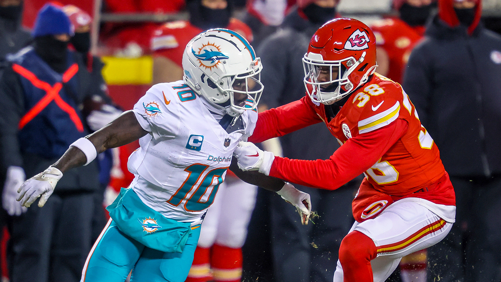 Tyreek Hill, Miami Dolphins, L’Jarius Sneed, Kansas City Chiefs (Foto: Divulgação/X)