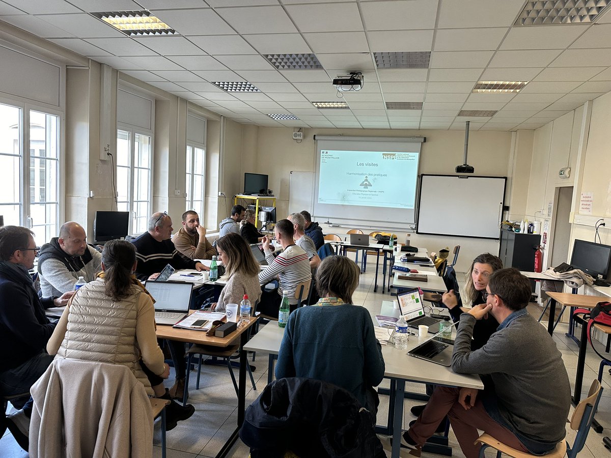 ytomasz's tweet photo. Une belle #collaboration INSPE/FDE/Inspection en #EPS dans @acmontpellier 🤝 Riche journée de travail avec #PFA #Formateurs #Chargés de mission 👩🏫👨🏫pour #harmoniser et #enrichir les pratiques lors des visites de #M2 #Contractuels et #FSTG. Merci à la FDE pour l’accueil !☕️ https://t.co/UUFgg7pRFv