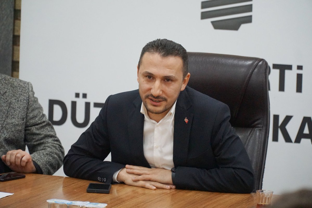 SengulogluHasan's tweet photo. Milletvekilimiz Ercan Öztürk'ü misafir ettiğimiz İl Yönetim Kurulu Toplantımızda istişarelerde bulunduk.

Düzce'mizin her karışında köy köy, mahalle mahalle, sokak sokak yeniden tarih yazacağız!

31 Mart zaferiyle yeniden Düzce'miz kazanacak, yeniden milletimiz kazanacak! https://t.co/kwDPpo8VJq