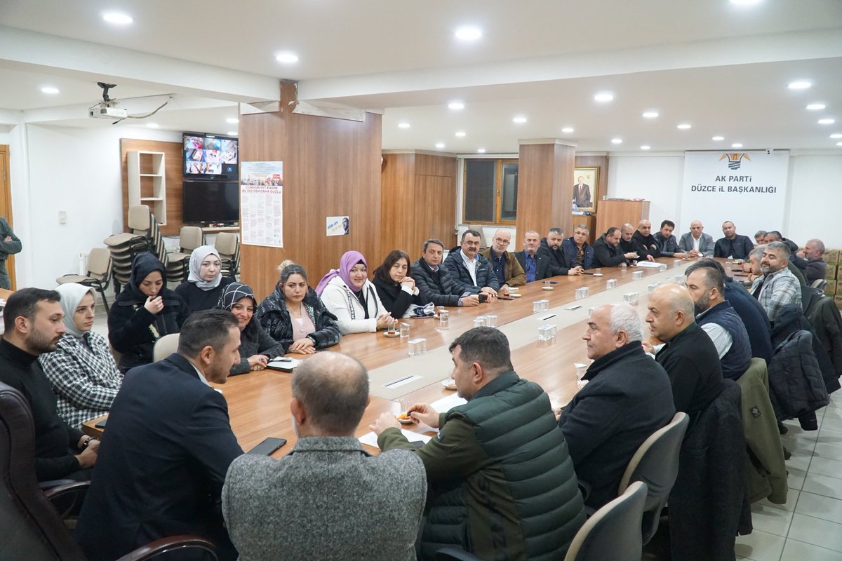 SengulogluHasan's tweet photo. Milletvekilimiz Ercan Öztürk'ü misafir ettiğimiz İl Yönetim Kurulu Toplantımızda istişarelerde bulunduk.

Düzce'mizin her karışında köy köy, mahalle mahalle, sokak sokak yeniden tarih yazacağız!

31 Mart zaferiyle yeniden Düzce'miz kazanacak, yeniden milletimiz kazanacak! https://t.co/kwDPpo8VJq
