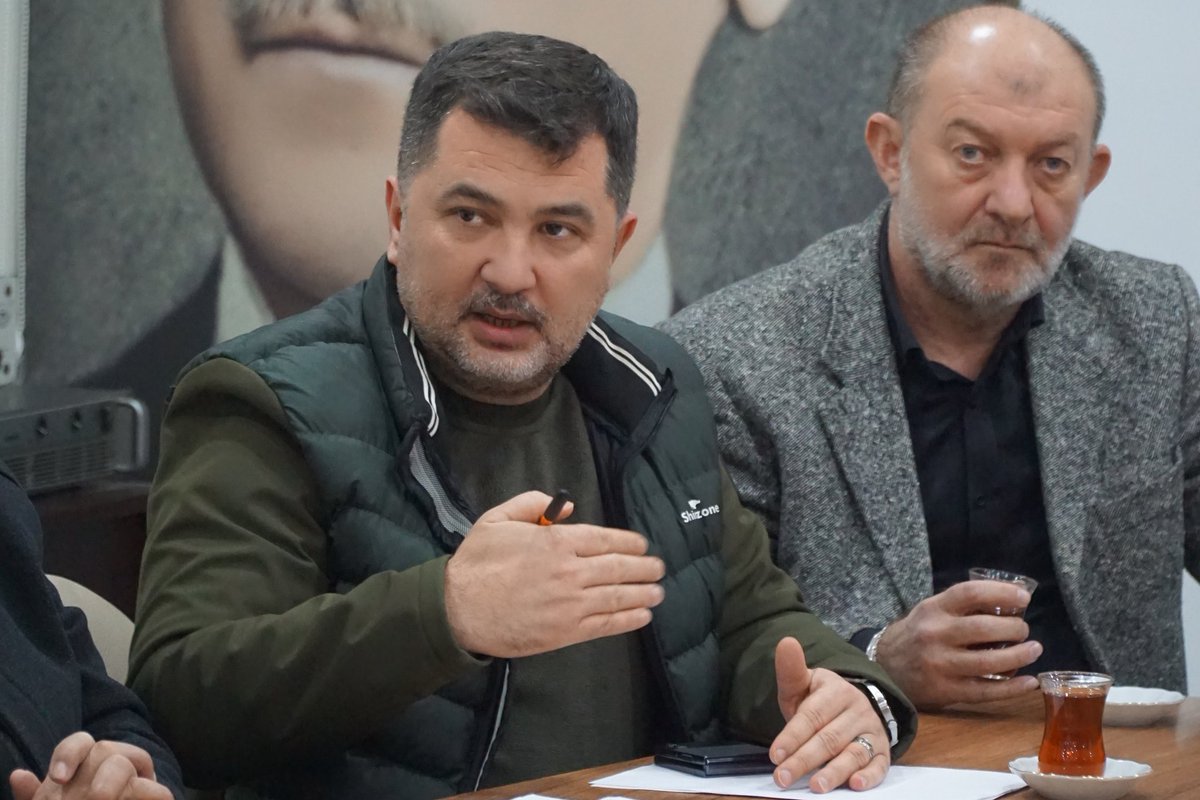 SengulogluHasan's tweet photo. Milletvekilimiz Ercan Öztürk'ü misafir ettiğimiz İl Yönetim Kurulu Toplantımızda istişarelerde bulunduk.

Düzce'mizin her karışında köy köy, mahalle mahalle, sokak sokak yeniden tarih yazacağız!

31 Mart zaferiyle yeniden Düzce'miz kazanacak, yeniden milletimiz kazanacak! https://t.co/kwDPpo8VJq