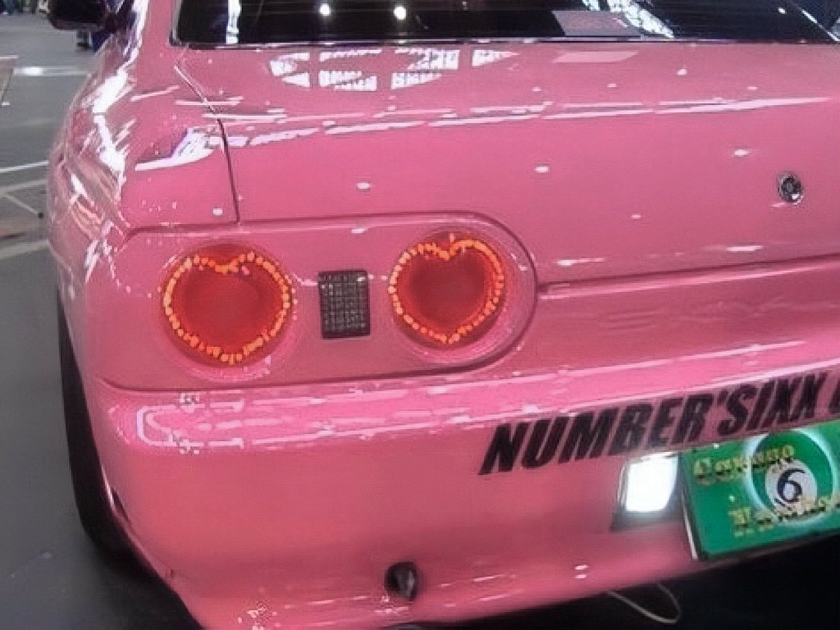heartzcore_'s tweet photo. heart-shaped tail lights https://t.co/N2VzwQZIEB