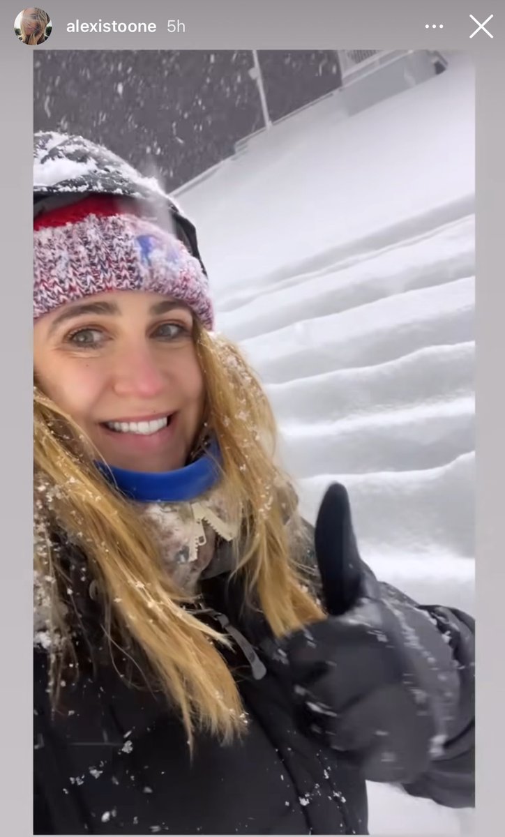 SarahSpain's tweet image. My friend Alexis was one of those crazy volunteers shovelers today! 

Not even a Buffalo native! Cowboys fan with a Bills boyfriend. That’s true love. ❤️