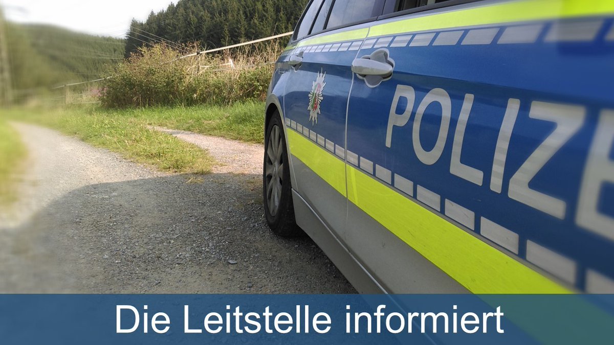 polizei_nrw_hsk's tweet image. Aufgrund starker Schneeverwehungen ist die K 69 zwischen Marsberg-Essentho und Marsberg-Meerhof bis auf weiteres für den Fahrzeugverkehr gesperrt.