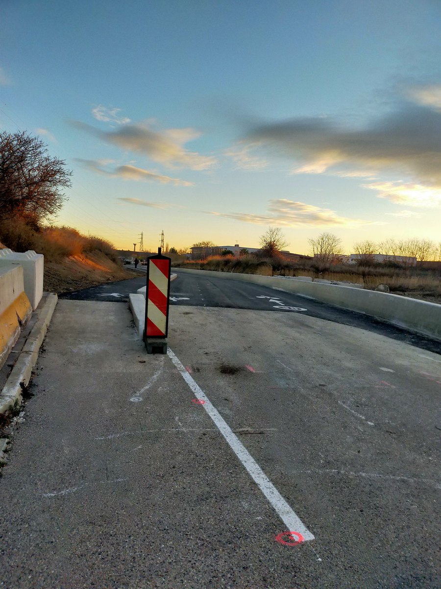 thiours's tweet photo. Ce matin ça ressemblait à ça
Merci pr votre vélocité pr réaliser l'aménagement entre @CastelnauleLez et @montpellier_ 😉
#JeSuisUnDesDeux ... à l'utiliser 👍 https://t.co/kZtaCzQ5F6