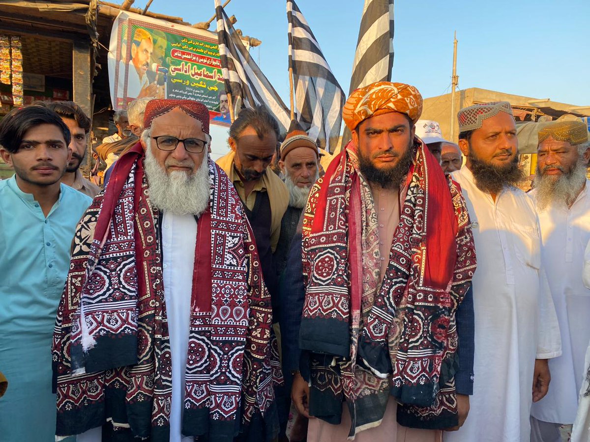 ArahimbalochAr2's tweet photo. #بدین
جمعیت علماء اسلام کے نامزد امیدوار این اے 223 مولانا فتح محمد مھیری اور پی ایس 72 کے امیدوار مولانا عطاءاللہ جتوئی نے کھورواھ سے الیکشن کئمپین کا آغاز کر دیا ـ
#VoteForKitab #Election2024
#NA223 #PS72
#TeamJUIthatta
#TeamJUIsindh https://t.co/Eszdu5r9yy