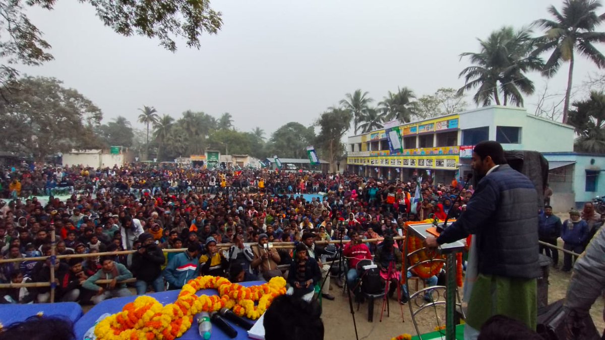 ISFmessage's tweet photo. মুর্শিদাবাদের বহরমপুর লোকসভায় ভাইজানের আজকের সভায় উপস্থিত  আইএসএফ এর প্রতি ভালোবাসার ইঙ্গিত। https://t.co/T1Uh5CipE3
