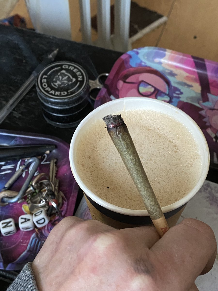 Greengiggles420's tweet photo. Happy @420 from the Emerald Isle whoever you are wherever you are Enjoy stay warm #PPP #CannabisCommunity #cannabisculture #@420 #CannabisNews #Loki2 #CannaLand #LegalizeIt #CoffeeTime #Medicial #FDepression #Stardawg #StonerFam #Tattoos #growyourownweed #Piercings #Pits https://t.co/G6emKWWCBm