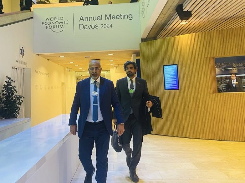 الخاله وعيالها يتمشون
يالله يمكن الفرج