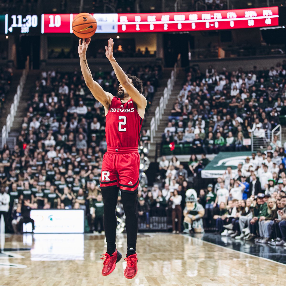 RutgersMBB's tweet photo. Happy birthday, Noah Fernandes. 🎂 

#TheKnighthood🛡️⚔️ #RFamily https://t.co/z00ZUxmjfo