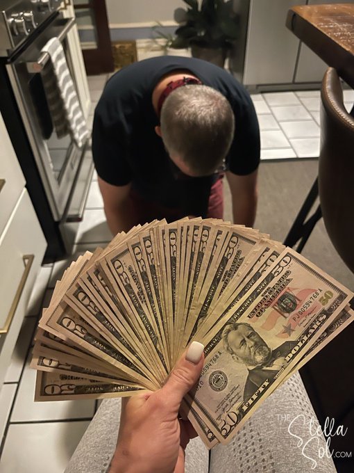 Dick pics will never excite me, but a sub reimbursing my receipts does because hot girls don&rsquo;t pay. That&rsquo;s<a href="/tag/realloyalfans"class="tags"><span>#realloyalfans</span></a>