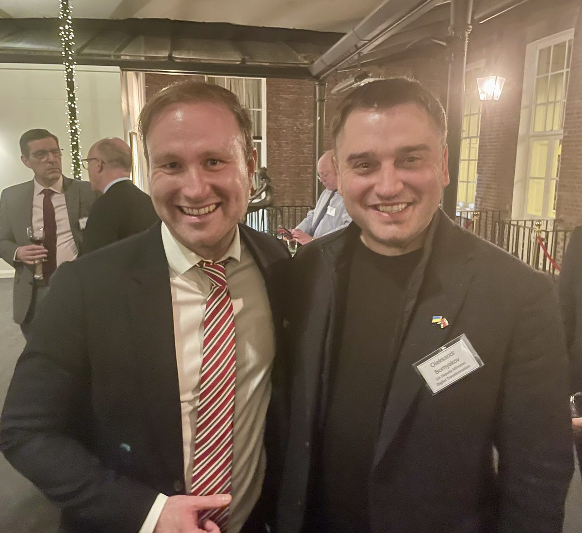 AndreKoelln's tweet photo. Privilege to meet Deputy Minister for Digital Transformation Oleksandr Bornyakov at launch of the UK 🇬🇧 🇺🇦 Ukraine Tech Bridge today! Great teamwork by teams in @biztradegovuk &amp; @FCDOGovUK to encourage collaboration in our tech sectors to drive innovation! https://t.co/bRaR3xcrvj https://t.co/KDPkg5xNwv