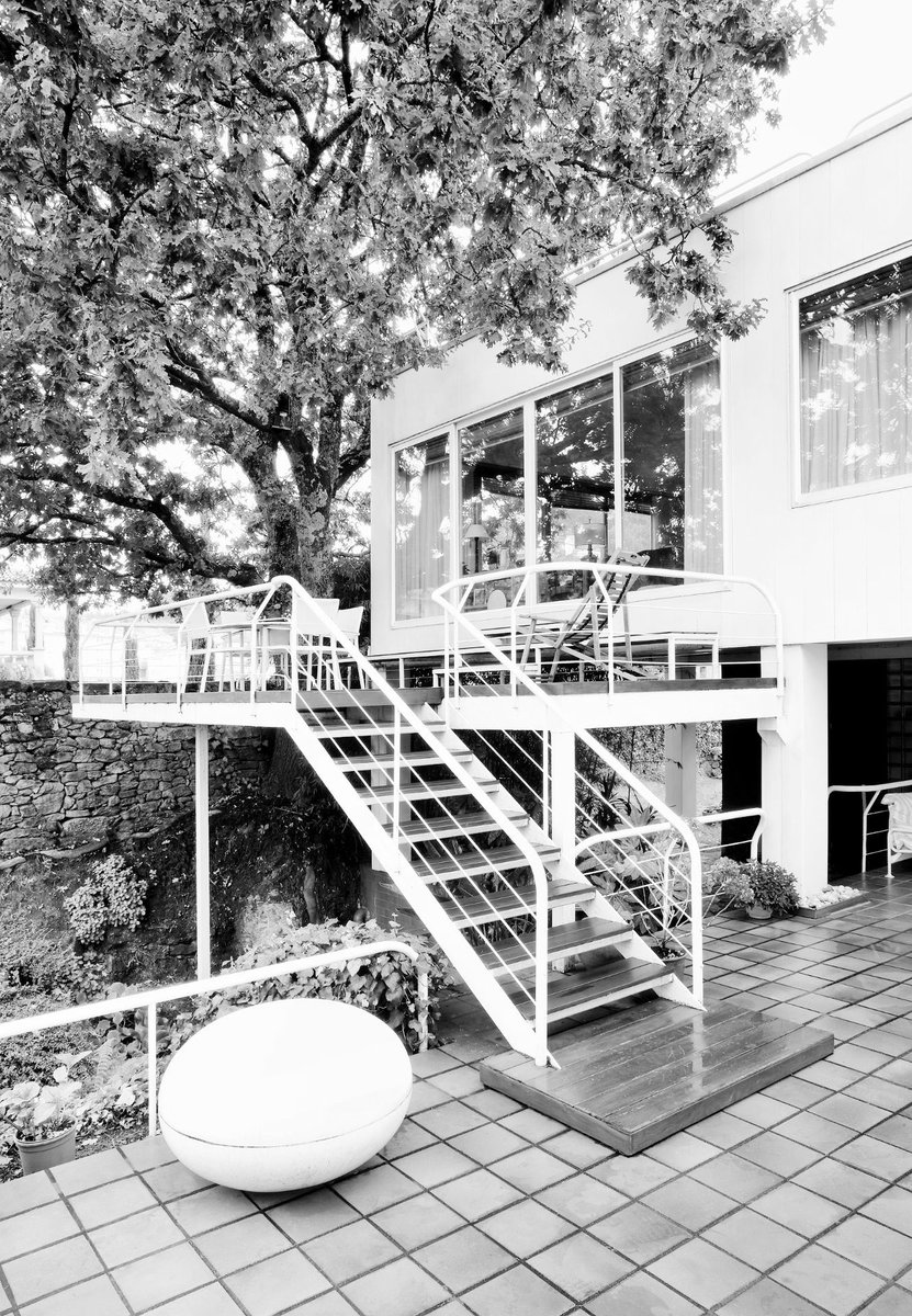 TRES60Blog's tweet photo. Casa Domínguez en A Caeira, Poio, Pontevedra. Proyectada entre 1973 - 1976 por Alejandro de la Sota Martínez y construida en 1976.
#CasaDomínguez #AlejandrodelaSota #laformamoderna #arquitectura https://t.co/OYDb4m0wRW