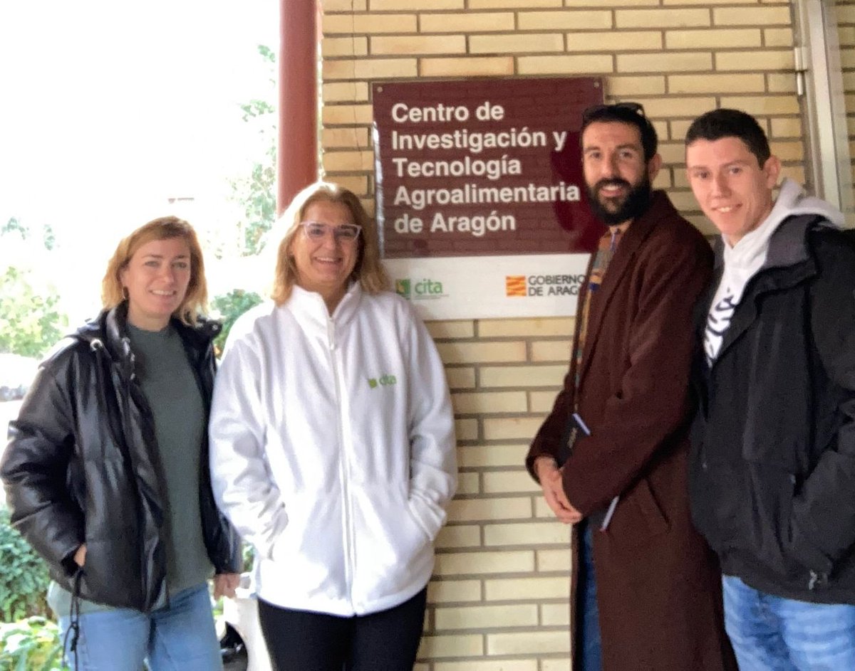 CITAAragon's tweet photo. Visita de compañeros del #IRFAP de Mallorca al programa de mejora del #almendro que lleva a cabo la investigadora @mariajodem y
recogida de material para ensayos comparativos. https://t.co/zTYyjIUbau
