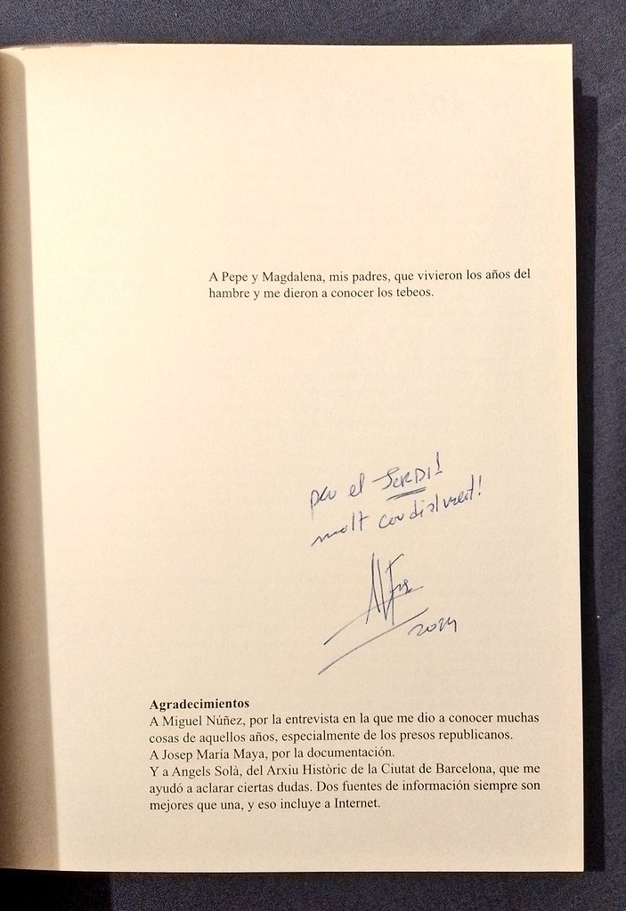 He tingut la sort de coincidir a <a href="/AntifazComic/">Antifaz Comic</a> amb l'Alfonso Font!
Un d'aquells noms que m'ha acompanyat des de jovenet, ha estat genial xerrar amb ell. Artista fabulós, és simpàtic, agradable i proper!

M'ha dedicat El Solar.
Ara l'he acabat de llegir i us el recomano moltíssim!