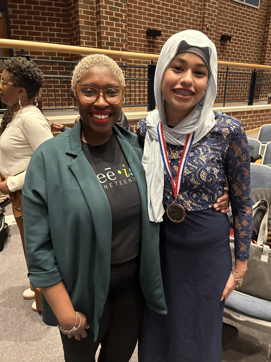 First place MLK oratorical winner for middle schools, Rabab Raza, and her coach, Ms. Rawlings. We could not be prouder of your talent, tenacity, and heart. Keep shining bright! ✨💚🖤#MLKOratorical <a href="/PWCSNews/">PWCS</a> #Allin