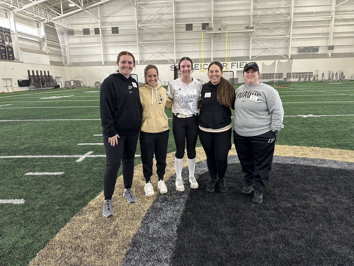 AubreyHanger's tweet photo. I had such a wonderful time @PurdueSoftball camp this weekend! Thank you @CoachMFrezzotti @jordynrudd63 @JoRichwood @heather_gelbard for putting on such a great camp, I learned so much and appreciate all the positive feedback!! 💛🖤🚂 @Gators08Lindley https://t.co/NLrcG9SQi2