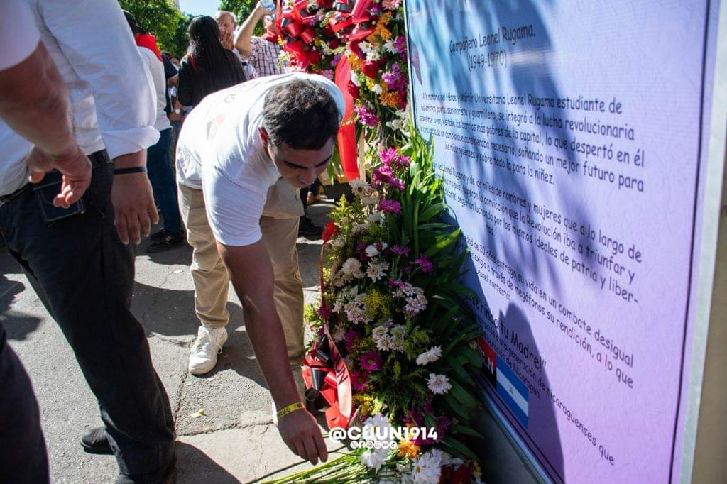 cuununan's tweet photo. Participación en Guardia de Honor y Entrega floral en conmemoracion del 54 aniversario del Tránsito a la Inmortalidad de nuestro Poeta Revolucionario Leonel Rugama.

#4519LapatriaLaRevolución
#MásVictoriasMásBienestar
#CUUN1914 https://t.co/AIiyPlhBmW