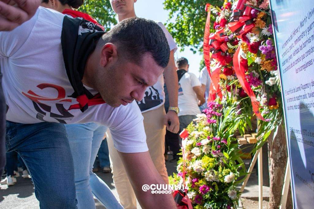 cuununan's tweet photo. Participación en Guardia de Honor y Entrega floral en conmemoracion del 54 aniversario del Tránsito a la Inmortalidad de nuestro Poeta Revolucionario Leonel Rugama.

#4519LapatriaLaRevolución
#MásVictoriasMásBienestar
#CUUN1914 https://t.co/AIiyPlhBmW