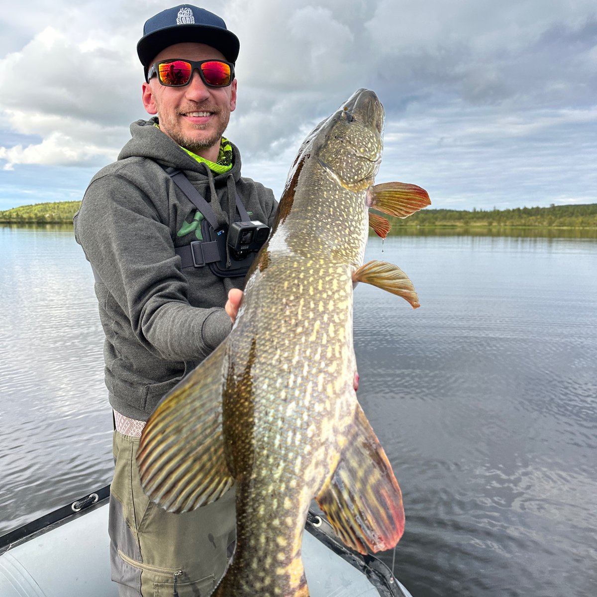 Es zināju, ka reiz arī līdz X makšķerēšana nonāks, tādēļ #parādisavuzivi. 
Un pie reizes, ja ar šo par maz - katru svētdienu <a href="/retv_lv/">ReTV</a> 21:00 6 sērijās var sekot līdzi "Līdaku ielenktie 2: El Dorado" piedzīvojumiem aiz Polārā loka. Tur gan visi džeki aizņemti jau.