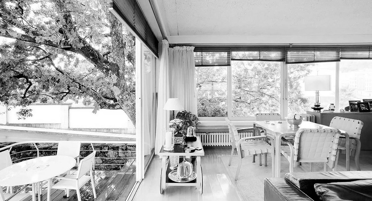 TRES60Blog's tweet photo. Vistas exteriores e interiores de la casa Domínguez en A Caeira, Poio, Pontevedra. Proyectada entre 1973 - 1976 por Alejandro de la Sota Martínez y construida en 1976.

#CasaDomínguez #AlejandrodelaSota #laformamoderna #arquitectura https://t.co/6iojVQhUhS
