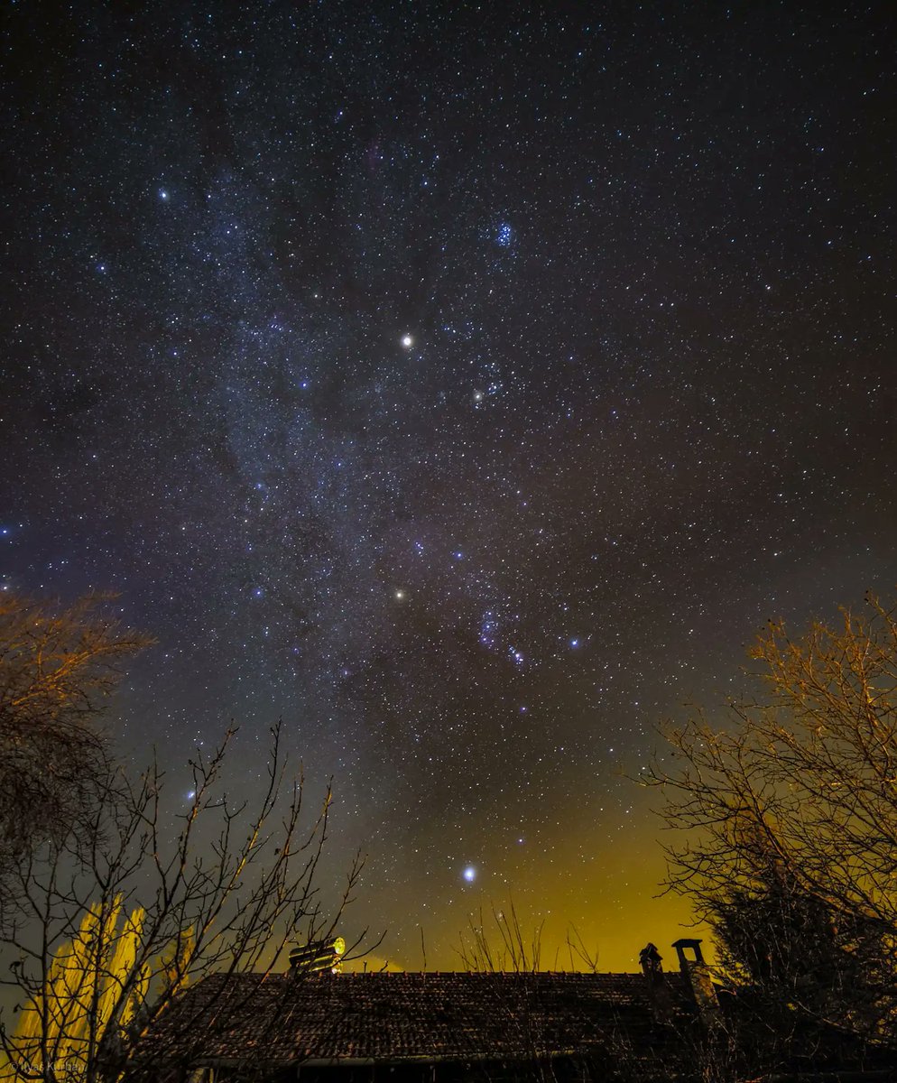 OrbitalDayCom's tweet photo. 📸 #Astrophotography at its finest! The ethereal scattering of constellations over a captivating night cityscape in Turkey by @ilyaskurban20.
Discover more breathtaking #astrophotos👇
https://t.co/0X9fCeYsfj https://t.co/WGBuHN4dRF