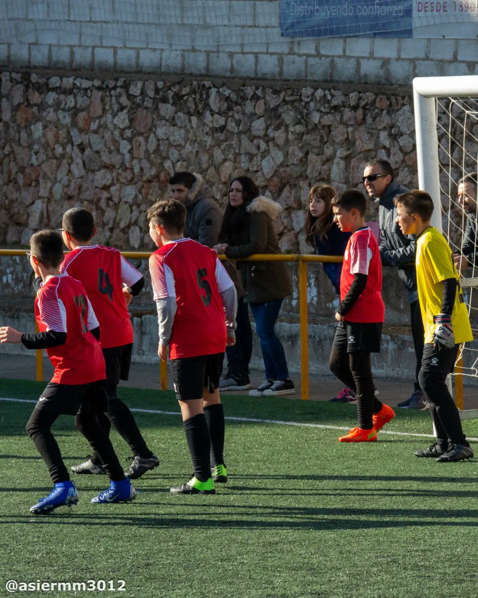 Los más pequeños siguen entrenando y mejorando cada día, eso se ve reflejado en las ganas que demuestran en cada partido y entrenamiento. ¡¡ Sigamos así!! 🔴⚫