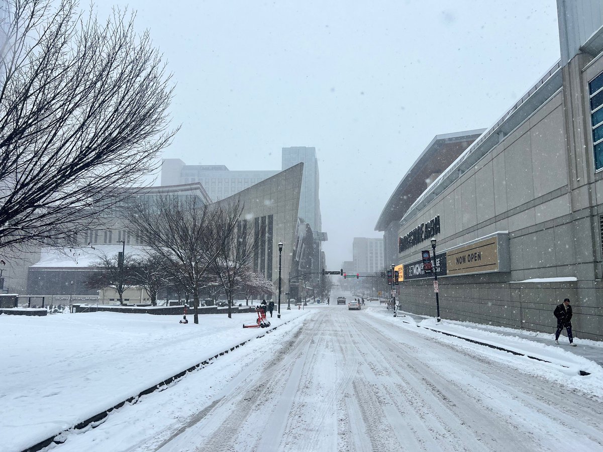 MNPDNashville's tweet photo. Here are noon hour conditions in downtown Nashville. Please stay off the roads unless traveling is a necessity. With snow continuing, road conditions across the city are treacherous. https://t.co/PqaIpdSSnK