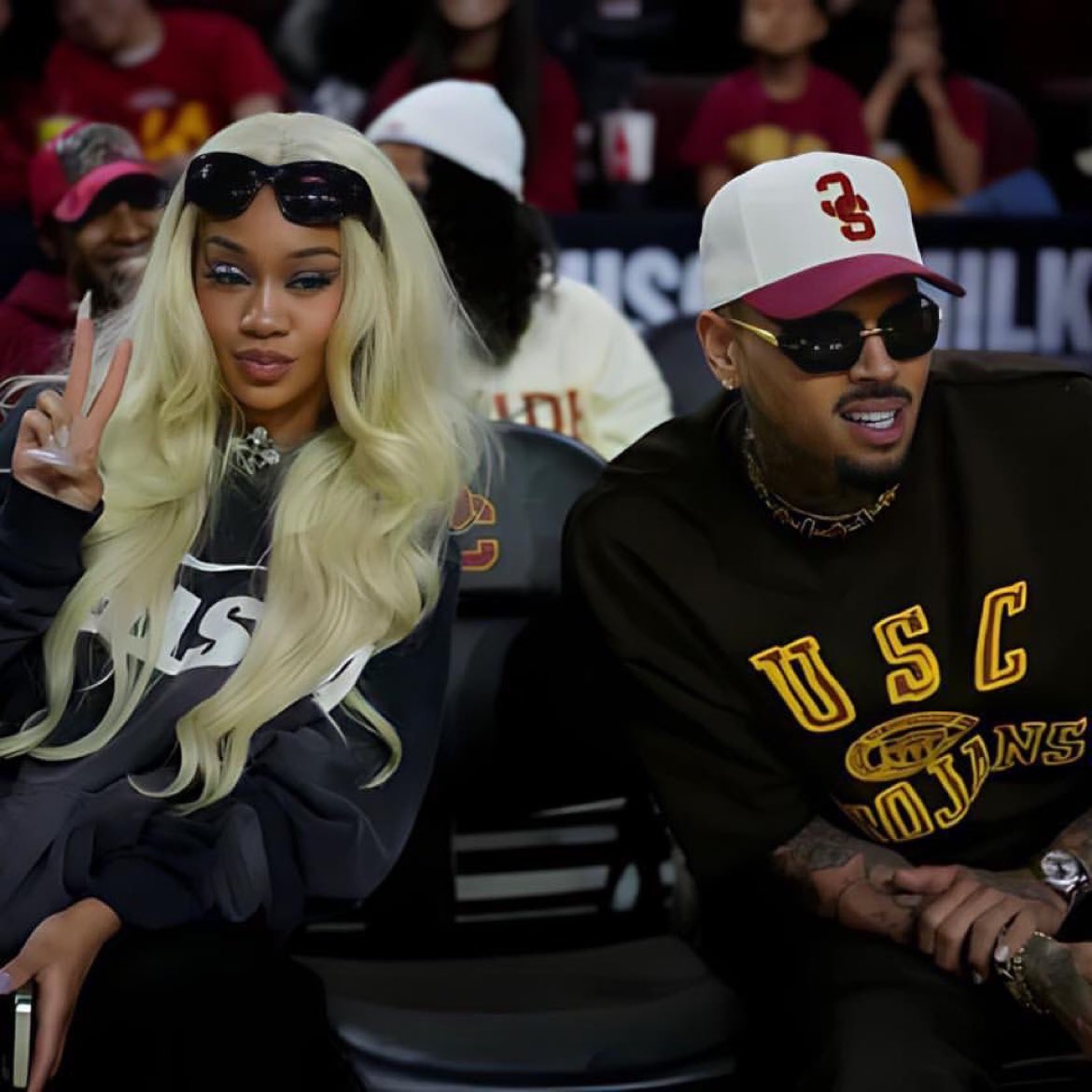DailyLoud's tweet photo. Chris Brown and Saweetie courtside at the USC basketball game. https://t.co/nXX8QiM9I1