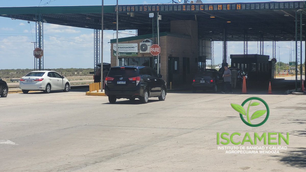ortsjosea's tweet photo. 🌱FORTALECEMOS LA PROTECCIÓN FITOZOOSANITARIA

Para agilizar los controles, reforzamos al personal con la dotación de canes detectores de materia orgánica, en los principales accesos de nuestra provincia.

#CuidamosMendoza
#CuidamosElTurismo https://t.co/iybNTLglpv