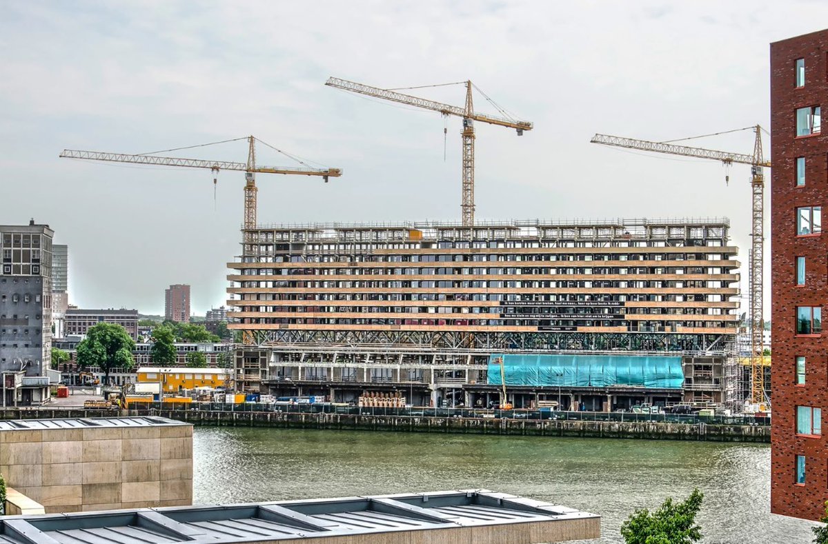 𝐃𝐨𝐬𝐬𝐢𝐞𝐫 | Is optoppen dé oplossing voor de #woningnood? Wat zijn de risico’s op het gebied van #brandveiligheid? Je vindt alles over het thema #optoppen in ons dossier. ⬇️ bouwwereld.nl/tag/optoppen/