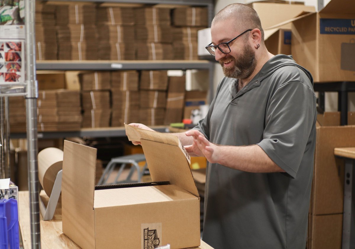 MechaWarehouse's tweet photo. Happy Monday! A new week means our team is working hard to pack up a fresh batch of orders from the weekend.

#MechaWarehouse #GunplaShop https://t.co/AguTKV46hJ