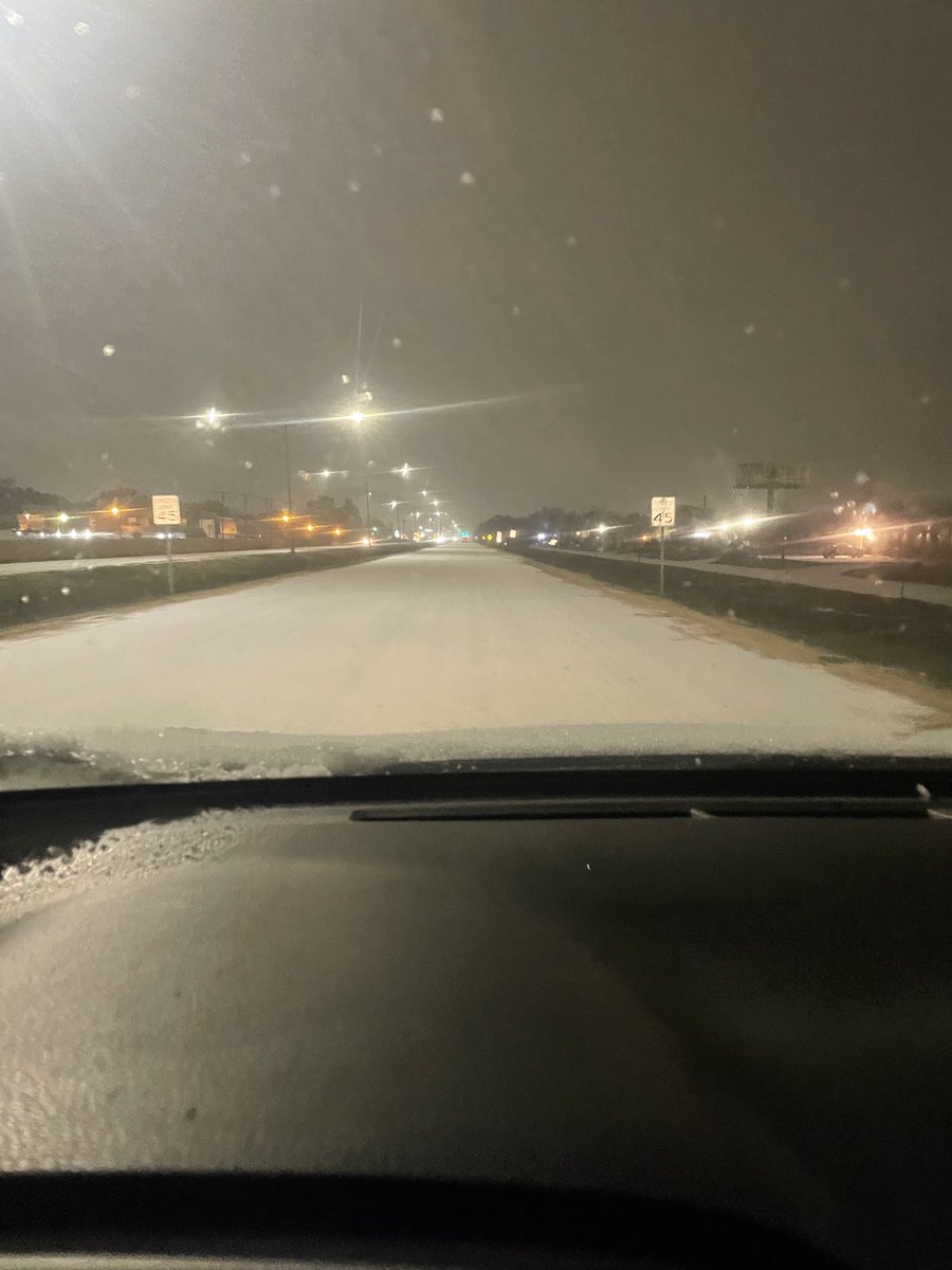 artdecored's tweet photo. Run for your lives! Southerners trying to drive through one snowflake! #watchout this is all it takes to stop most of us.  I work in the healthcare setting so away we go.  #snowandice #Shreveport https://t.co/S02mjomV2F
