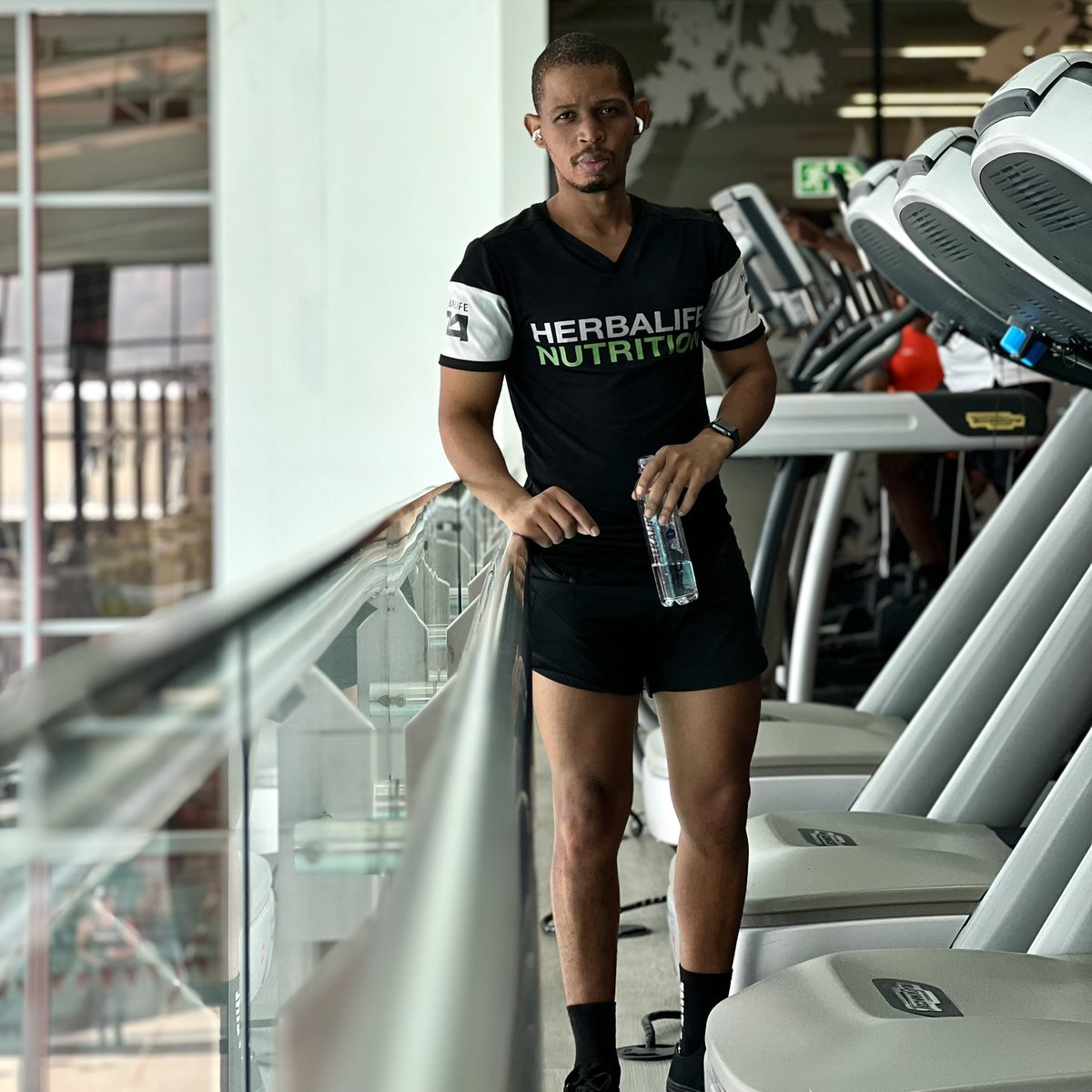 BaldwinDimeku's tweet photo. Week 2, Day 1
#DumbellBenchPress 4 sets: 6 rep 68 kg
#BarbellRows 4 sets: 6 rep 60 kg
#StandingOverheadPress 4 sets: 6 rep 30 kg
#ChinUp 4 sets: 10 rep
#Hyperextensions 4 sets: 10 rep
#DeclineCrunch 2 sets: 15 rep
#ReverseCrunch 2 sets: 15 rep https://t.co/Uc4O6nhzz1