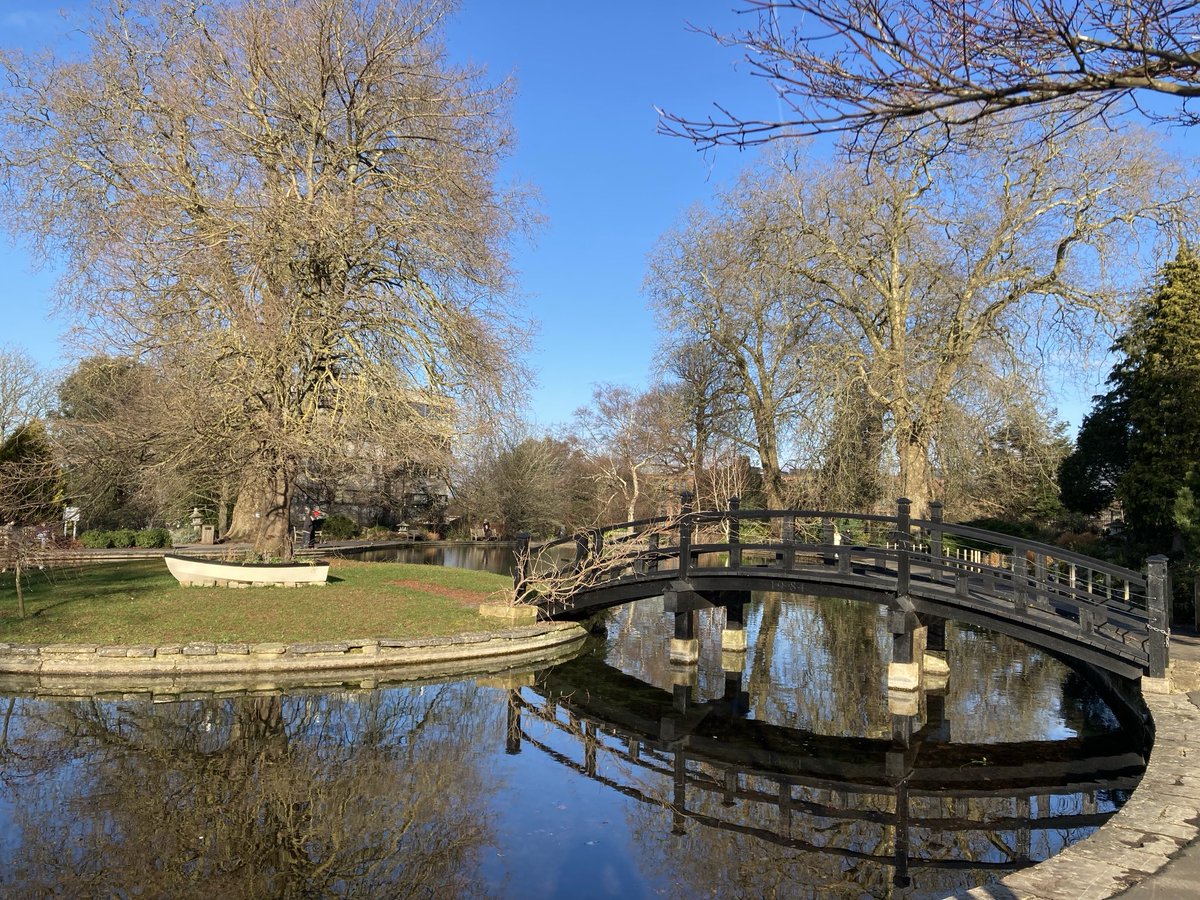 Debbiechops's tweet photo. Stoke park and Guildford castle looking lovely in the sun on Sunday😃 also saw my first daffodils of 2024 in Stoke park😃 https://t.co/0PkFtpMIkq