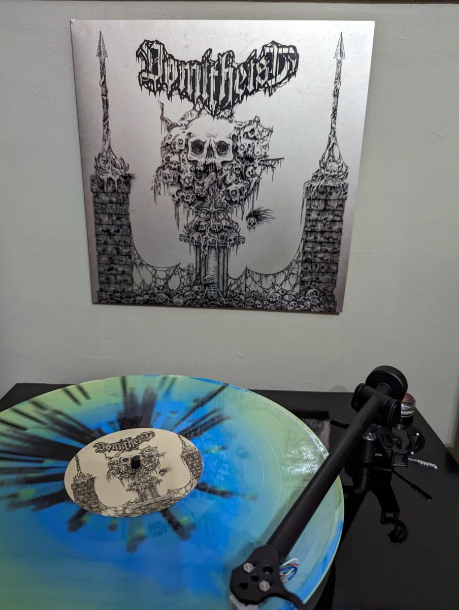 knack227's tweet photo. #NowPIaying #Nowspinning
Vomitheist - NekroFvneral
@transcendingobs have knocked the vinyl edition out the park yet again with this, stunning embossed gatefold sleeve and the vinyl is 2 colours. I'm truly grinning like a cheshire cat 🔥🔥
#Vomitheist #vinyladdict https://t.co/TMdqGw12SM