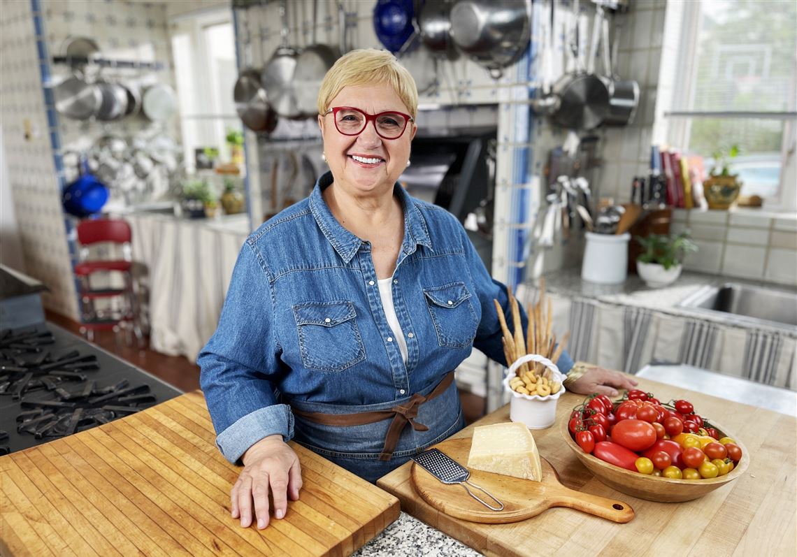 LidiaBastianich's tweet photo. Thanks to the Pittsburgh Post-Gazette for the lovely article!  #LidiasRecipes #LidiasItaly #LidiasKitchen  #LidiaBastianich #ItalianFood #25YearsofLidia #FromLidiasTableToYours #LidiasSoundtrack @PittsburghPG https://t.co/KKQptOp2Fo
