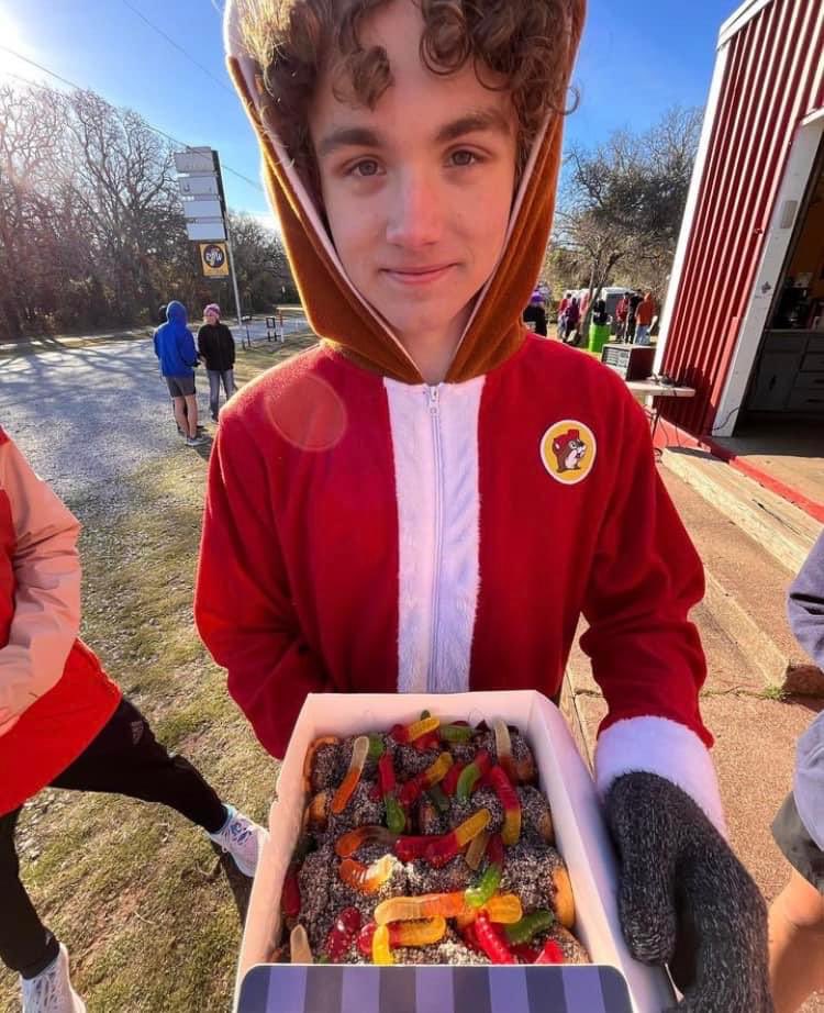 BoldCold5K15K's tweet photo. Run fast. Eat donuts. Sweet! Thank you @donutnvofficial 
(Coppell, TX), it was a treat to have you as a sponsor and on-site race morning! Donuts FTW! 🍩🙌
#boldinthecold #rungrapevine #lgraw #racelocal #gograpevine 
#grapevinetx #runchat https://t.co/Hal6A8irOz