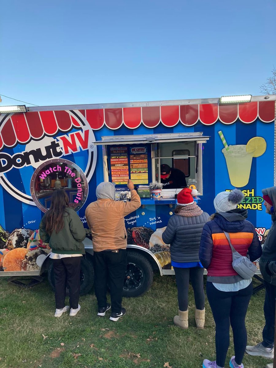 BoldCold5K15K's tweet photo. Run fast. Eat donuts. Sweet! Thank you @donutnvofficial 
(Coppell, TX), it was a treat to have you as a sponsor and on-site race morning! Donuts FTW! 🍩🙌
#boldinthecold #rungrapevine #lgraw #racelocal #gograpevine 
#grapevinetx #runchat https://t.co/Hal6A8irOz