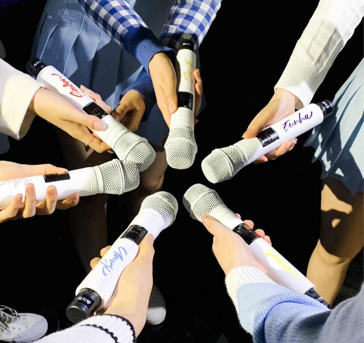GFS_backup's tweet photo. 🎶I may seem like a clear glass bead
But I won’t break that easily
I love you, only you, it won’t change
I’ll shine on you forever🎶

GFRIEND 9TH ANNIVERSARY
#9YearsWithGFRIEND
#여자친구와_버디의_9년 https://t.co/yp3IwyPsGf