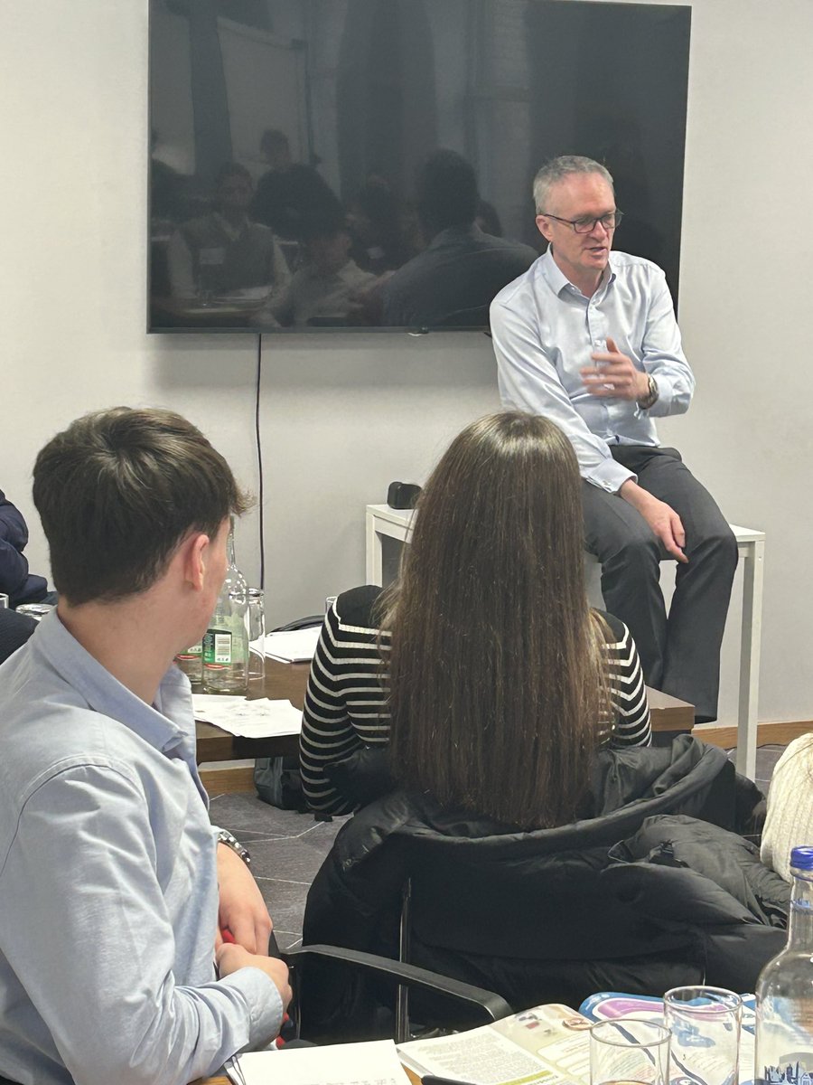 SusanHayes_'s tweet image. “Don’t confuse a good company with a good stock” cautions @aidandonnelly1 to our @DavyGroup #TYWorkExperience teenagers.