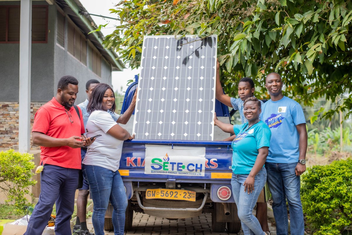 350GROC's tweet photo. Once you have a solar panel on a roof, energy is free. Once we convert our entire electricity grid to green and renewable energy, the cost of living goes down.

Elizabeth May https://t.co/jekaGfFKiw