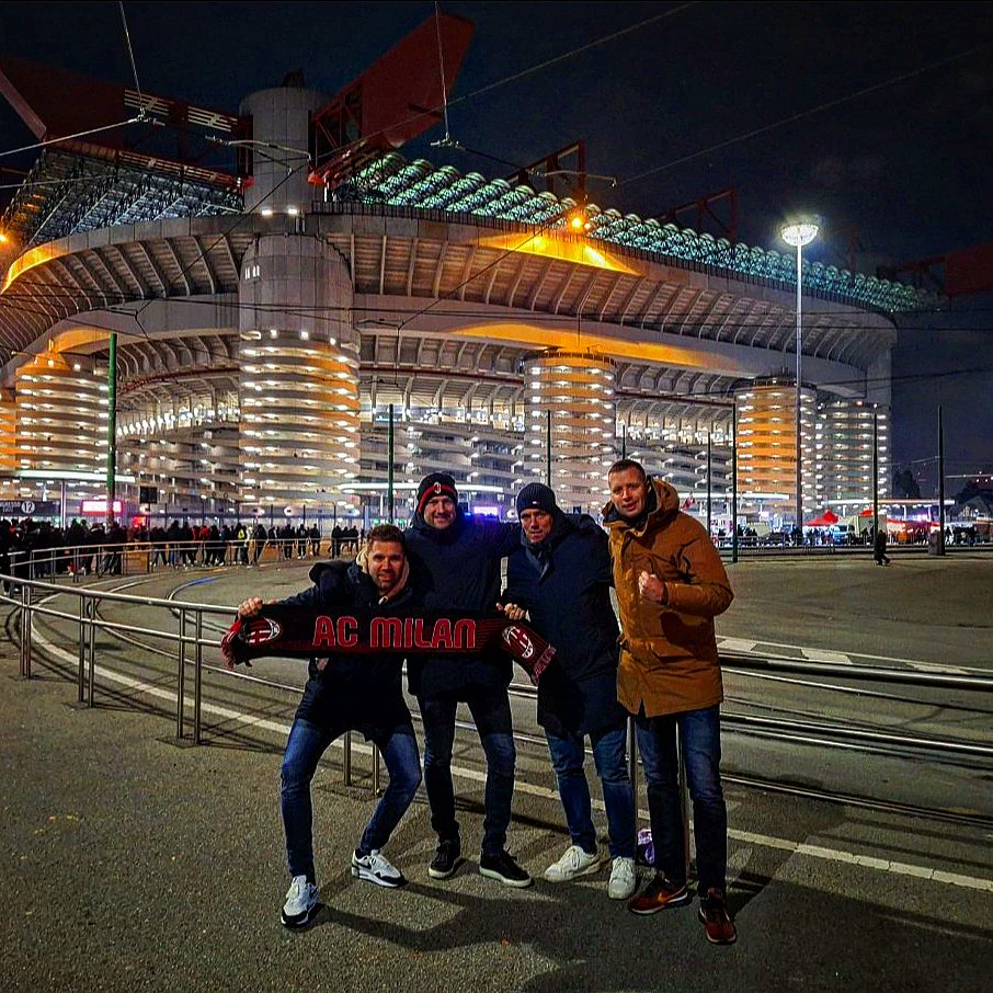 RubenWingerden's tweet photo. AC Milan - AS Roma in het Stadio Giuseppe Meazza. 
#ACMilanRoma #stadiogiuseppemeazza #sansiro #SempreMilan #rossoneri #SerieATIM #groundhopping https://t.co/rV8LmKYSWA