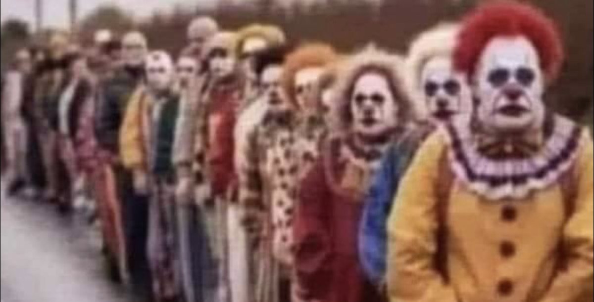 JosephLTrahan's tweet photo. Actual photo outside United Airlines HR office for pilot interviews https://t.co/XSXE1Rv7NK