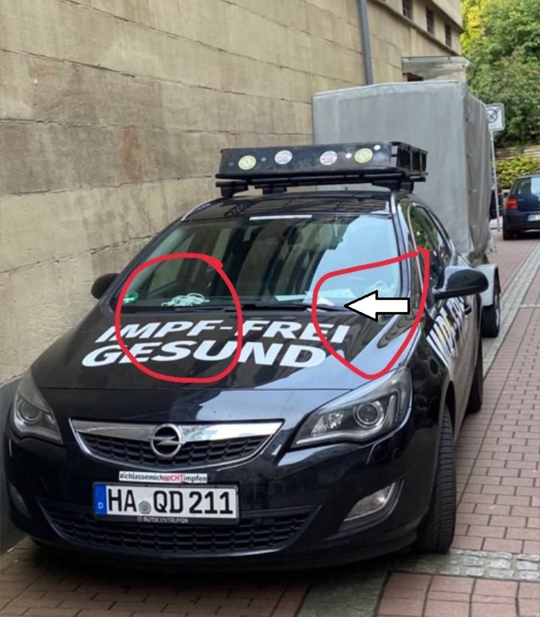 QuerdenkenRE's tweet photo. Damal als DJ #Schele nach #Recklinghausen kam. Das fot zeigt kein Ticket und keine Masken in seiner Karre. #djscheleträgtMaske https://t.co/kx01a4mgb7