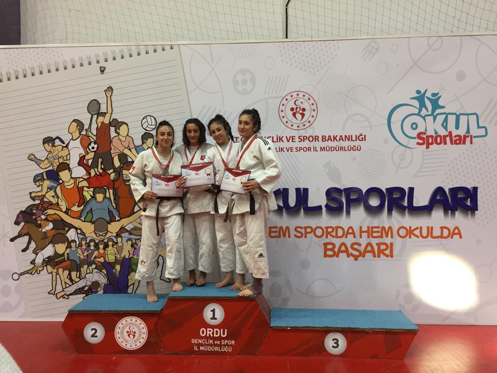 13 -14 Ocak da Ordu ilinde yapılan Okullar arası Türkiye Şampiyonasın da Sporcularım 
Kongre Anadolu Lisesi Öğrencisi Begümnaz Doğruyol 48 kg da🥇Ahmet Ayık Spor Lisesi öğrencisi Rümeysa Hatice Kılıçkaya 🥇şampiyon olmuşlardır.Rabbim  başarılarının devamını nasip etsin inşallah.